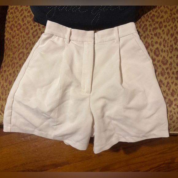 Abercrombie & Fitch Pants - Abercrombie & Fitch Cream Shorts